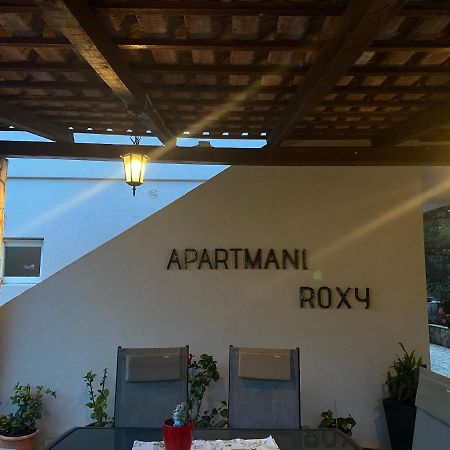 Apartmani Roxy Loviste Bagian luar foto