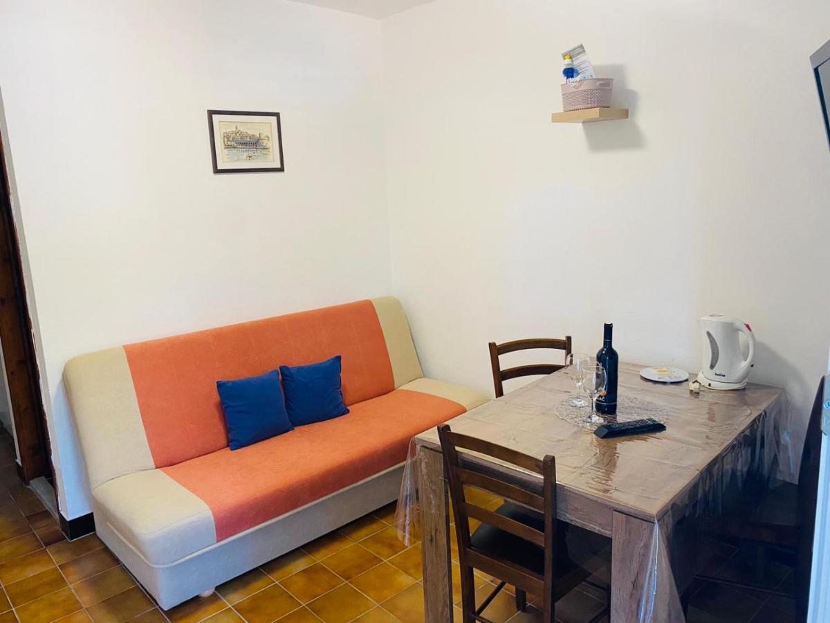 Apartmani Roxy Loviste Bagian luar foto