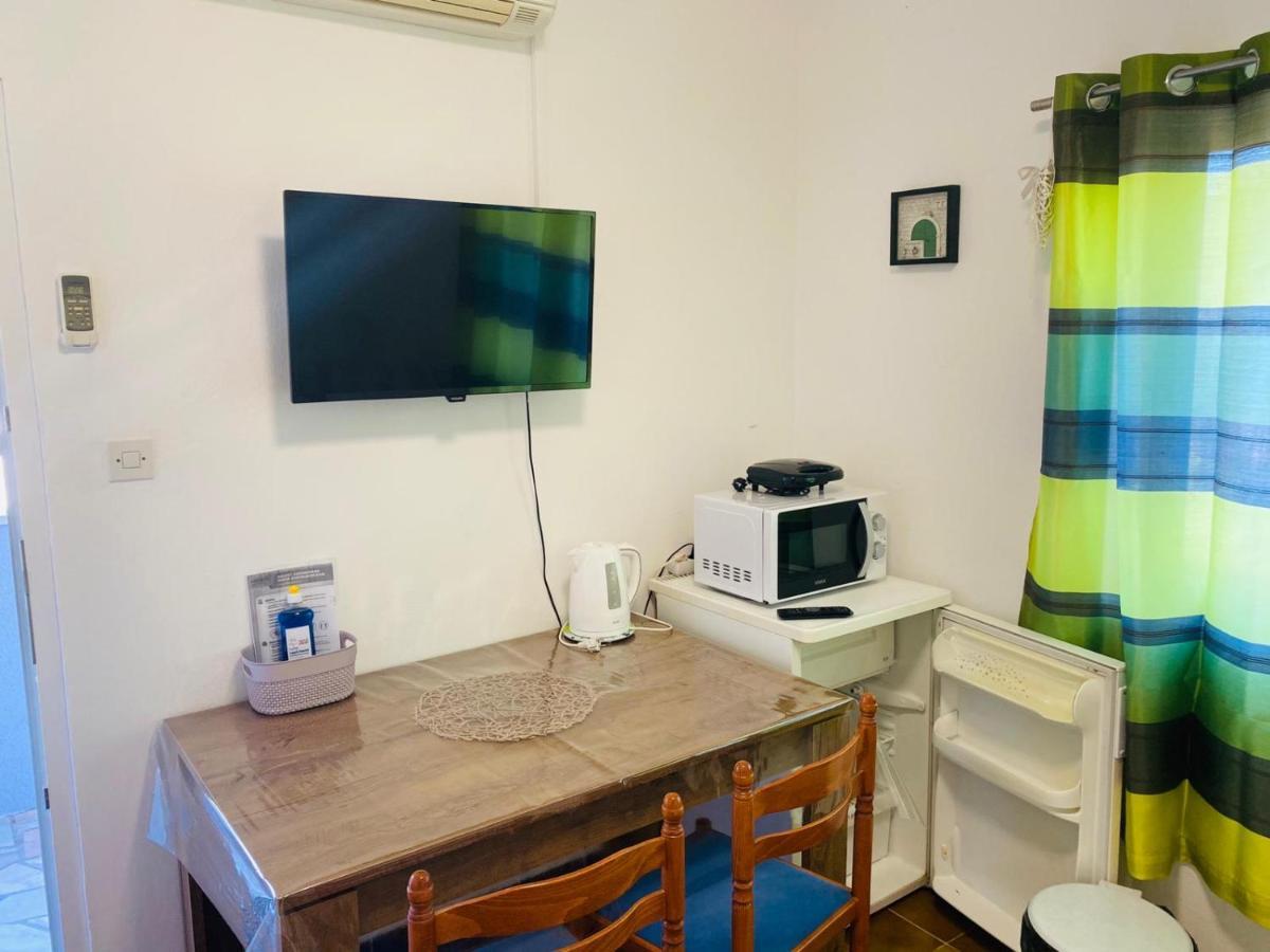 Apartmani Roxy Loviste Bagian luar foto