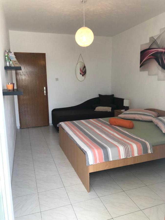 Apartmani Roxy Loviste Bagian luar foto