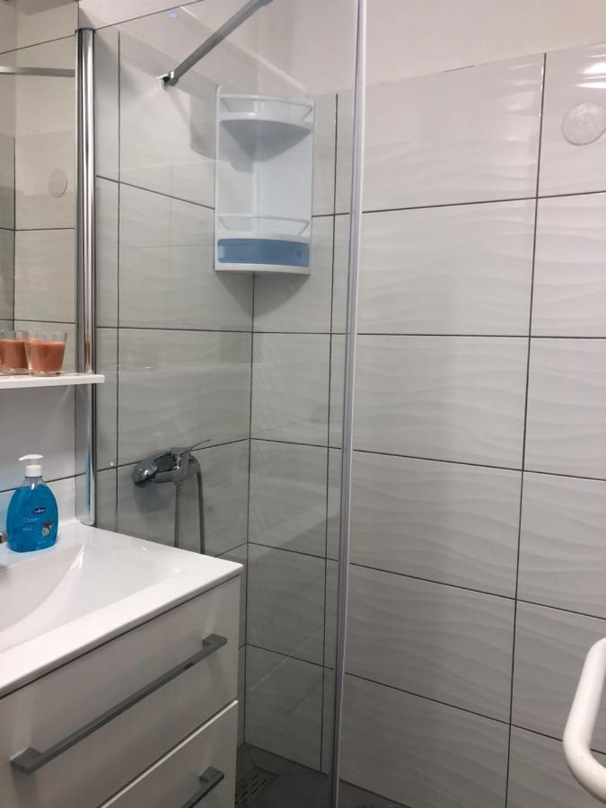 Apartmani Roxy Loviste Bagian luar foto