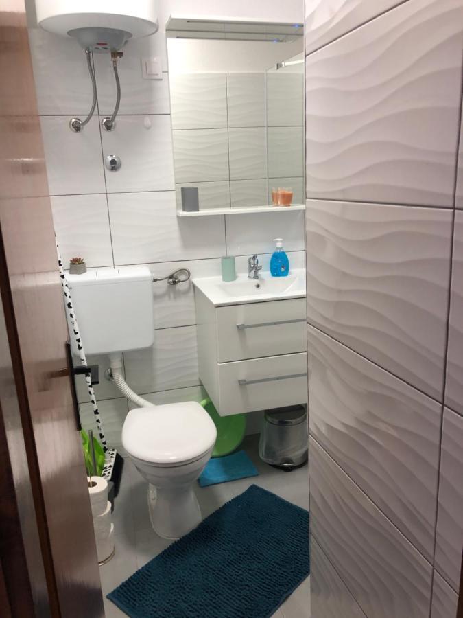 Apartmani Roxy Loviste Bagian luar foto