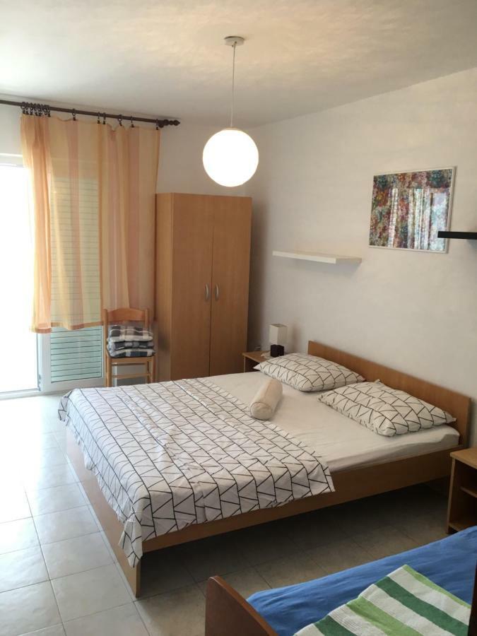 Apartmani Roxy Loviste Bagian luar foto