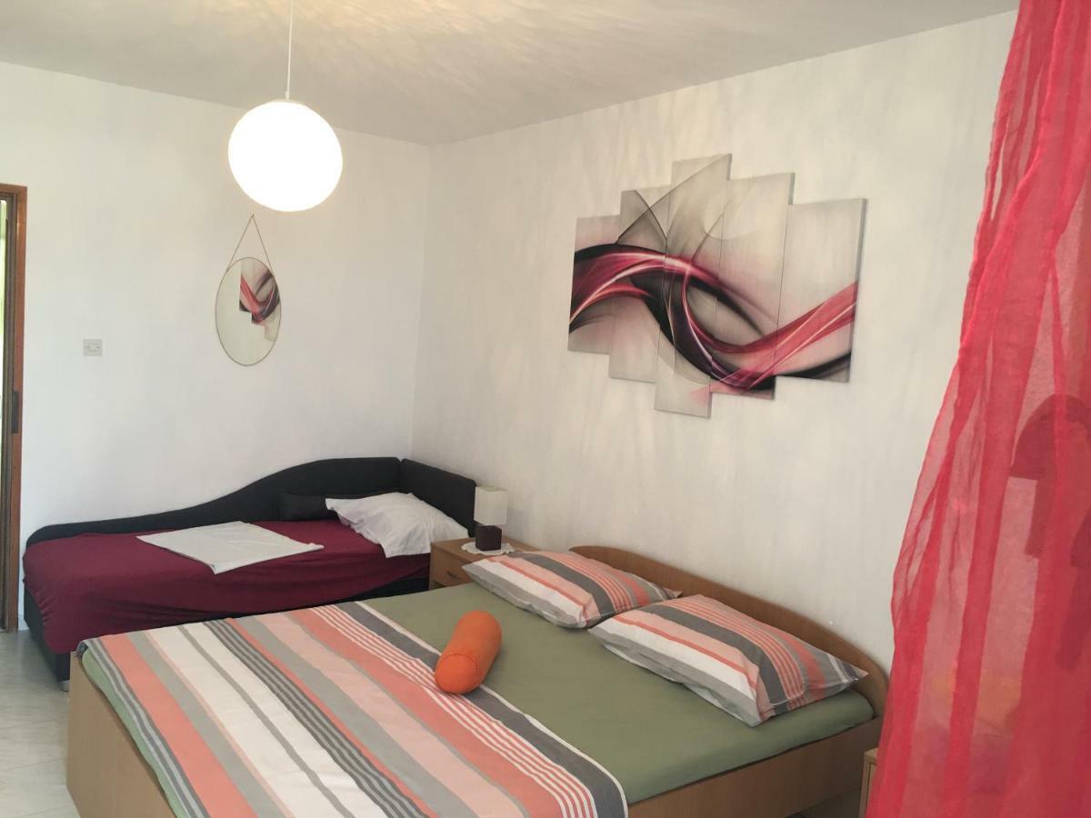 Apartmani Roxy Loviste Bagian luar foto