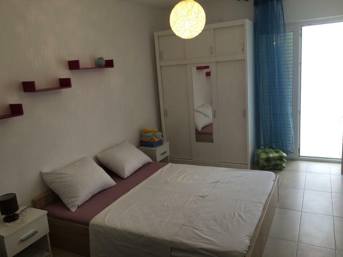 Apartmani Roxy Loviste Bagian luar foto